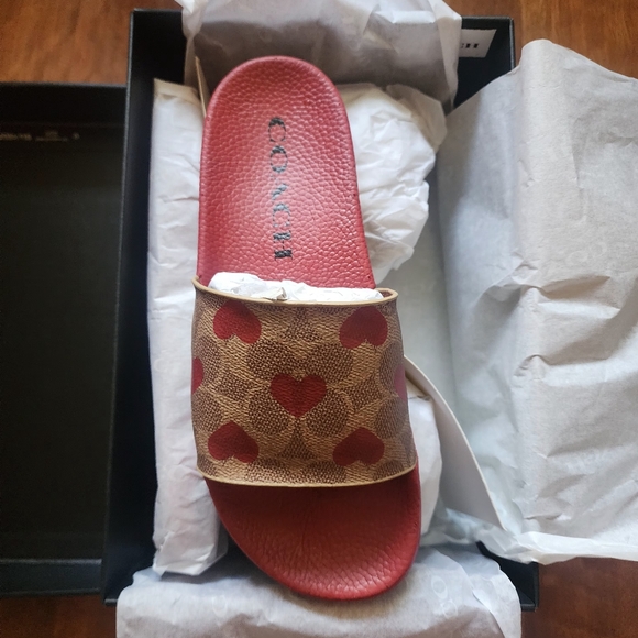 Coach Udele tan Sport Slide With red Heart Print sz 9 NWB SOLD OUT - Picture 3 of 9